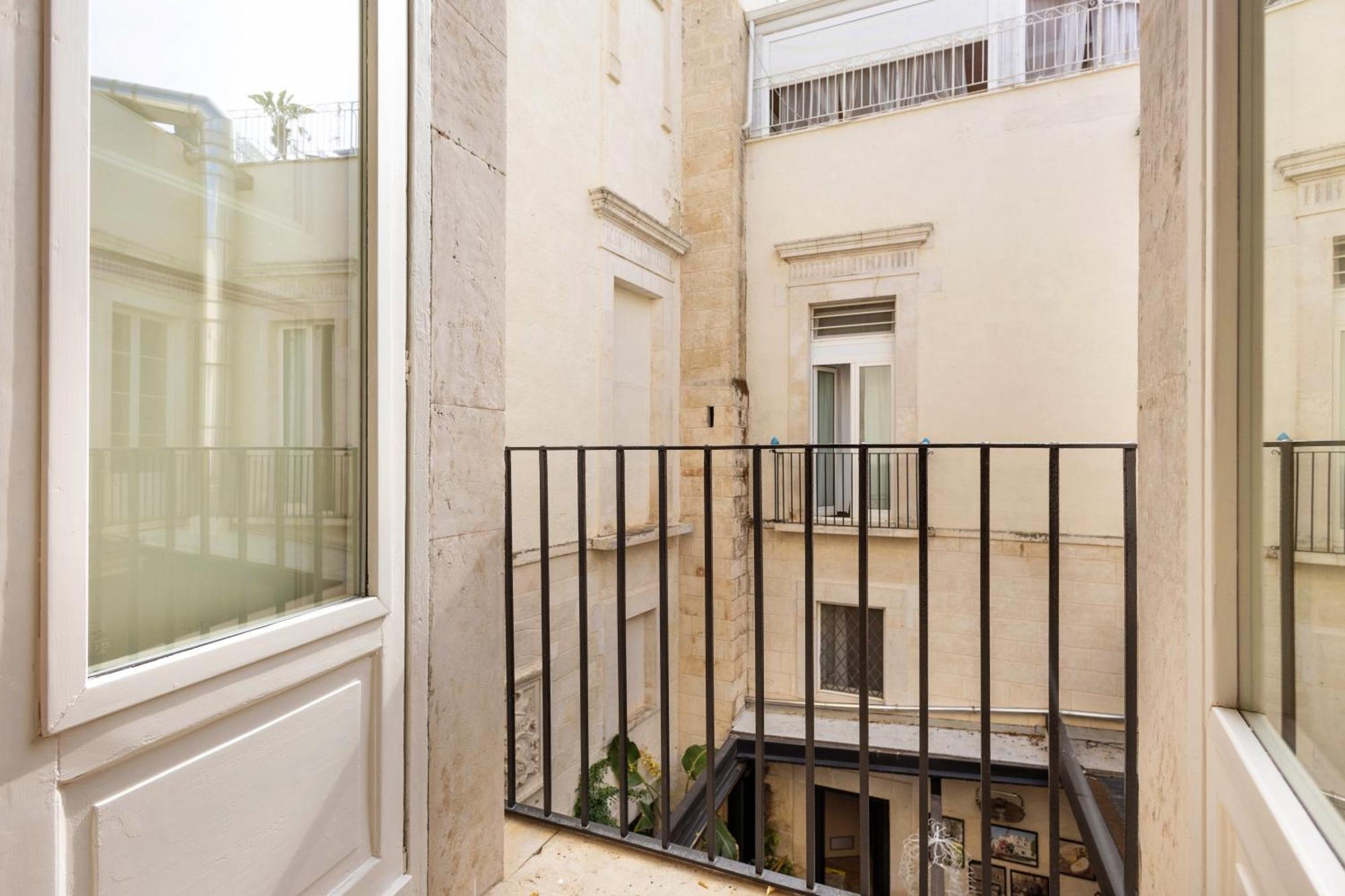 Bed and Breakfast Palazzo Kapece Монополи Экстерьер фото