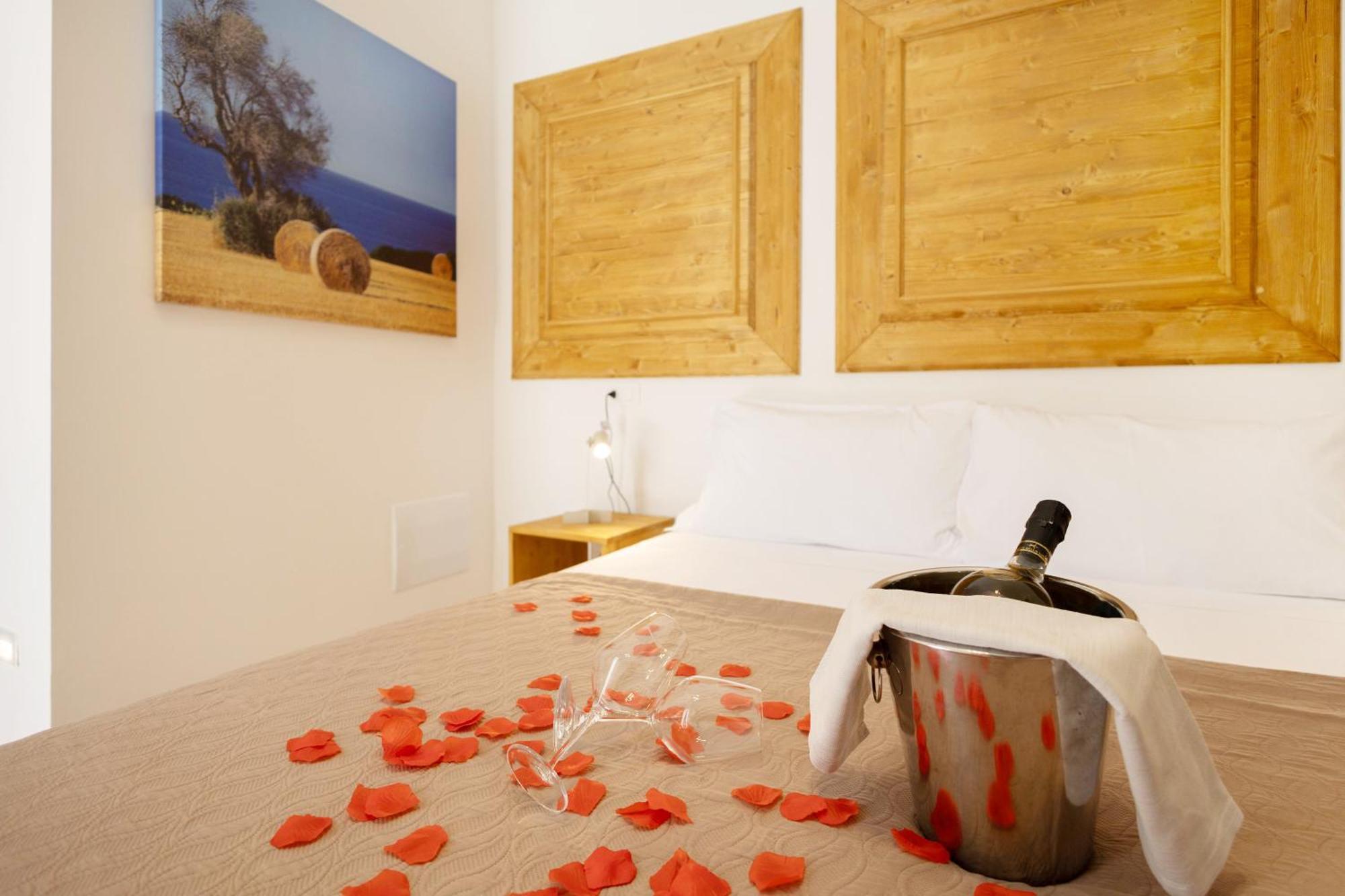 Bed and Breakfast Palazzo Kapece Монополи Экстерьер фото