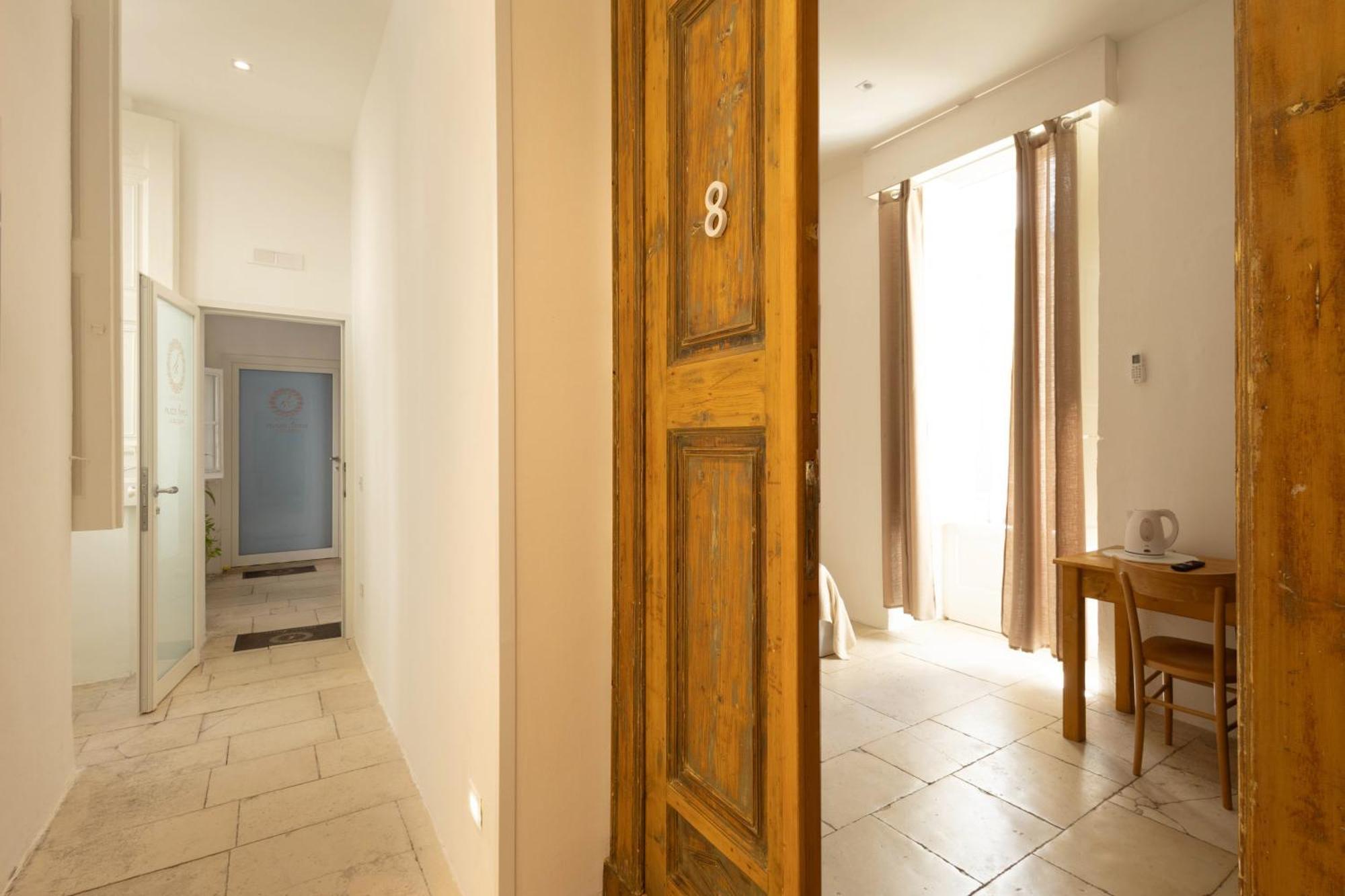 Bed and Breakfast Palazzo Kapece Монополи Экстерьер фото