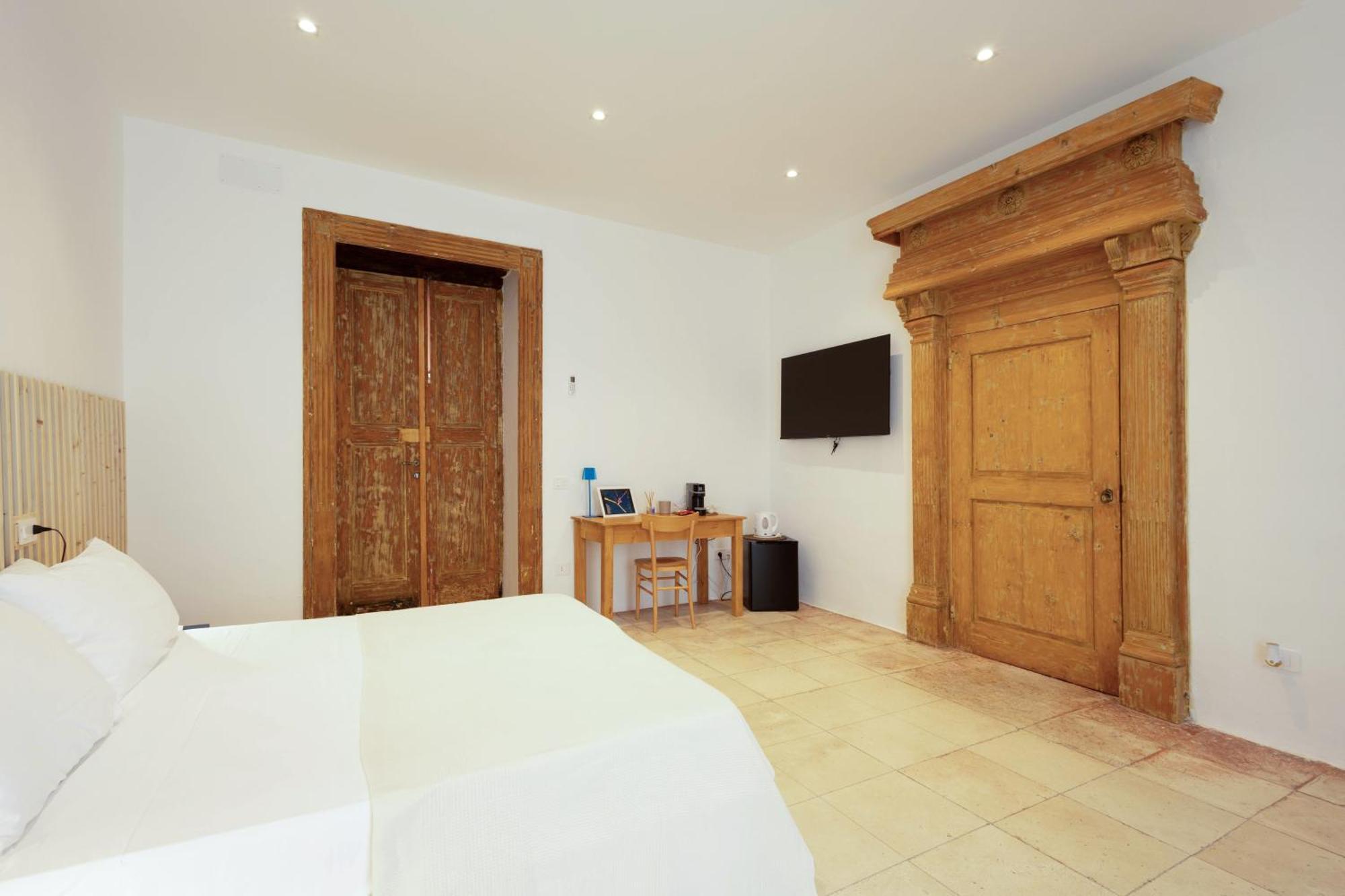 Bed and Breakfast Palazzo Kapece Монополи Экстерьер фото